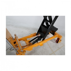 Lifting table with foot pump, capacity 750 kg