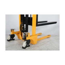 Hidrauliskais krautņotājs ar teleskopisko mastu, celšanas augstums 1600 mm