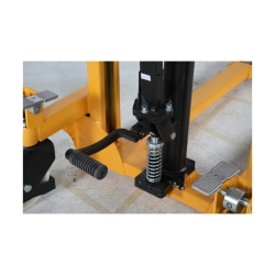 Hidrauliskais krautņotājs ar teleskopisko mastu, celšanas augstums 1600 mm