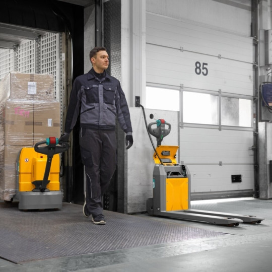 Jungheinrich AME 15 elektriskie palešu ratiņi, kravnesība 1500 kg, dakšu garums 1150 mm
